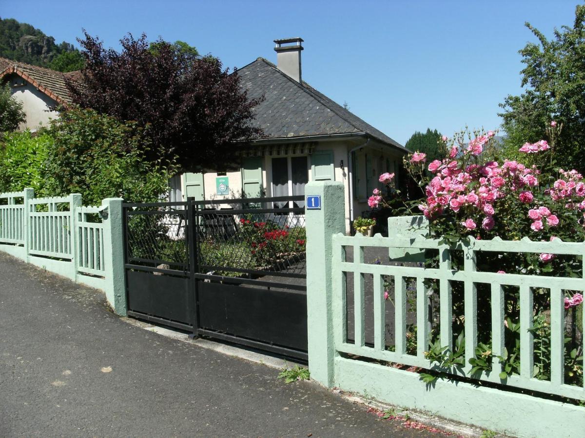 Chez Léontine Villa Vic-sur-Cère Exterior foto